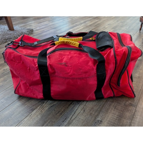 Vintage 90s Marlboro Adventure Team Duffle Bag Red Black Travel Gym Gear Large - Picture 6 of 16